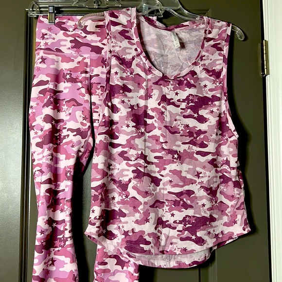 Fabletics Matching Camo Set - Picture 1 of 3
